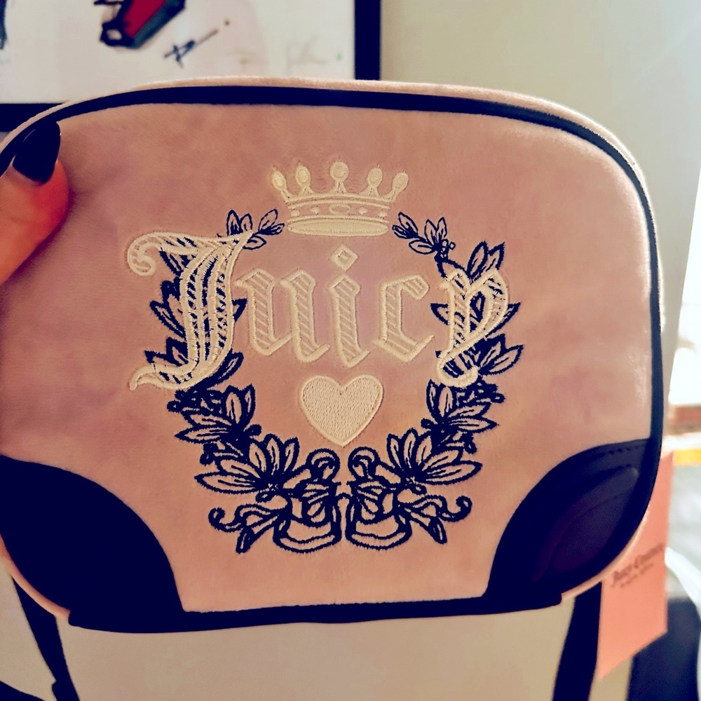 NWT juicy couture cross body bag in pink! So cute and Y2K!